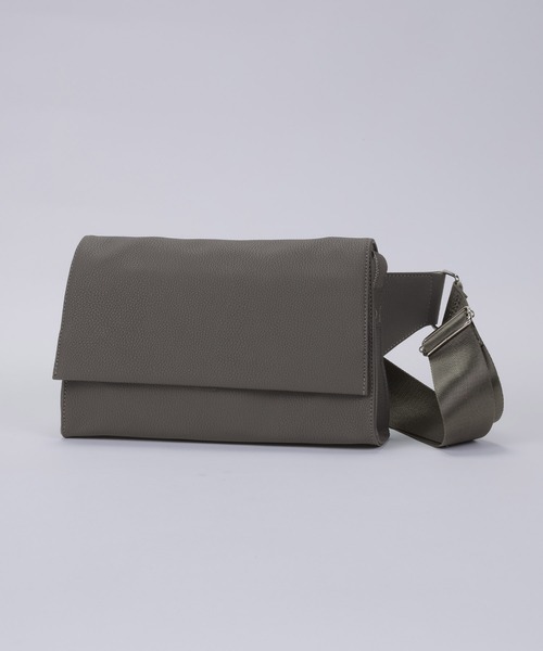 ALTROSE(アルトローズ)の「【500mlペットボトル対応】ボディバッグ スクエアフラップ メンズ 長方形 合皮(ボディバッグ/ウエストポーチ・メンズ・ブラック/グレー・FREE)」の11枚目の写真