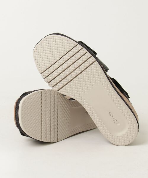 Clarks(クラークス)の「クラークス Kidiki Sun キディキサン サンダル(サンダル・レディース・ベージュ/ブラック・40/45/35/30/55/50)」の10枚目の写真