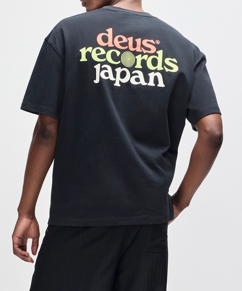 DEUS EX MACHINA(デウスエクスマキナ)の「STRATA TEE(Tシャツ/カットソー・メンズ・ホワイト/バイオレット/ブラック・S/M/L)」の1枚目の写真