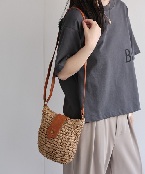ap retro(アプレトロ)の「ペーパー編みミニショルダーバッグ / 軽量デザイン(ショルダーバッグ・レディース・ベージュ/オフホワイト・FREE)」の6枚目の写真