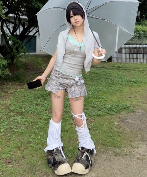Never mind the XU(ネバーマインドザエックスユー)の「【Never mind the XU】star short sleeve zip-up hoodie / 【ネバーマインド ザ エックスユー】スターショートスリーブジップアップフーディー(パーカー・レディース・ブラック/グレー・S/M)」の17枚目の写真