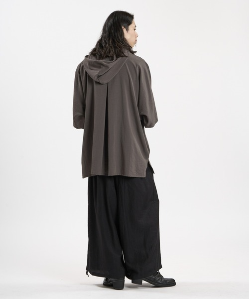 NO ID.(ノーアイディ)の「【NO ID.】Linen Touch Hood Dolman Big Zip Shirt / リネン タッチ フード ドルマン ビッグ ジップ シャツ(シャツ/ブラウス・メンズ・グレー/ブラック/ホワイト・ONE SIZE)」の22枚目の写真