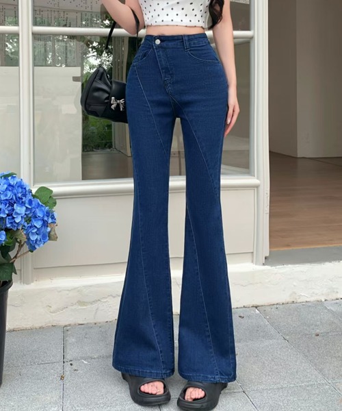 AMAJI(アマジ)の「フレアデニムパンツ(デニムパンツ・レディース・ブルー・SMALL/MEDIUM/LARGE/X-LARGE)」の1枚目の写真