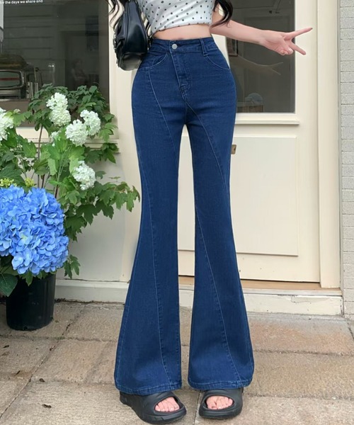 AMAJI(アマジ)の「フレアデニムパンツ(デニムパンツ・レディース・ブルー・SMALL/MEDIUM/LARGE/X-LARGE)」の2枚目の写真