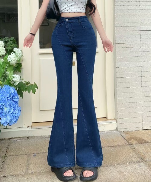 AMAJI(アマジ)の「フレアデニムパンツ(デニムパンツ・レディース・ブルー・SMALL/MEDIUM/LARGE/X-LARGE)」の4枚目の写真