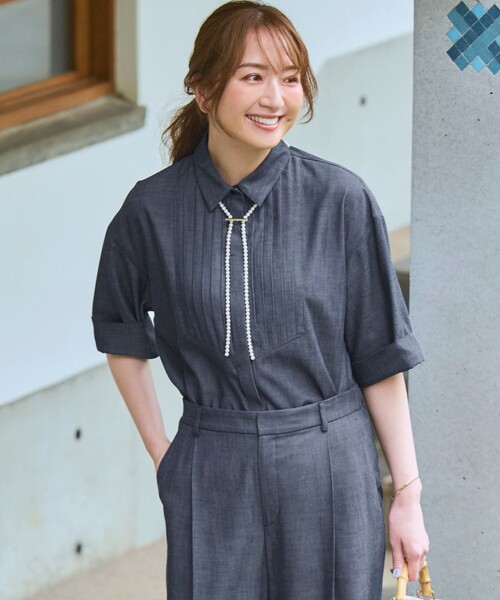 23区(ニジュウサンク)の「デニムライクキュプラミックス ブザムデザイン ブラウス(シャツ/ブラウス・レディース・ネイビー系・38)」の1枚目の写真