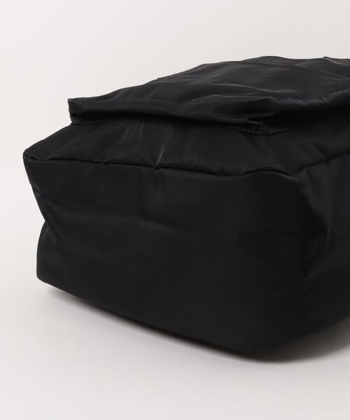 FRED PERRY(フレッドペリー)の「Crinkle Nylon Backpack/クリンクルナイロンバックパック(バックパック/リュック・メンズ・ブラック/カーキ・ONE SIZE)」の22枚目の写真