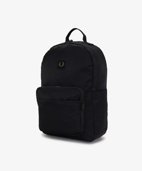 FRED PERRY(フレッドペリー)の「Crinkle Nylon Backpack/クリンクルナイロンバックパック(バックパック/リュック・メンズ・ブラック/カーキ・ONE SIZE)」の7枚目の写真