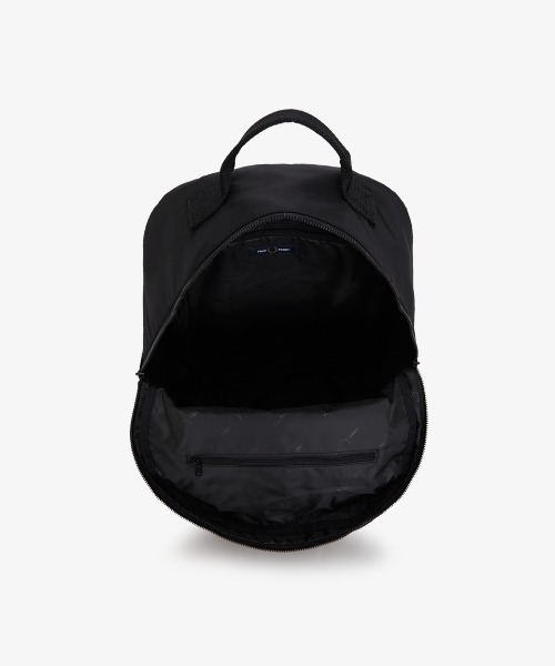 FRED PERRY(フレッドペリー)の「Crinkle Nylon Backpack/クリンクルナイロンバックパック(バックパック/リュック・メンズ・ブラック/カーキ・ONE SIZE)」の9枚目の写真