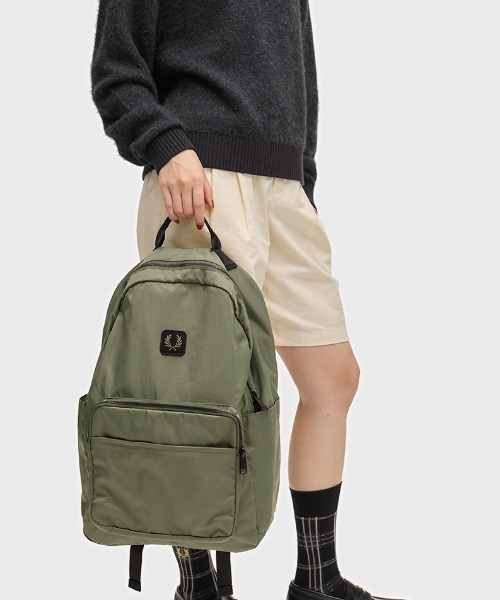 FRED PERRY(フレッドペリー)の「Crinkle Nylon Backpack/クリンクルナイロンバックパック(バックパック/リュック・メンズ・ブラック/カーキ・ONE SIZE)」の12枚目の写真
