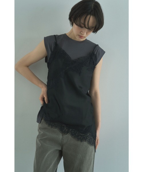 marjour(マージュール)の「LAYERED SATIN LACE CAMISOLE(キャミソール・レディース・オフホワイト/ブラック・M)」の2枚目の写真