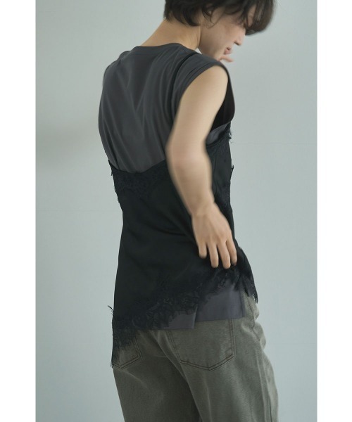 marjour(マージュール)の「LAYERED SATIN LACE CAMISOLE(キャミソール・レディース・オフホワイト/ブラック・M)」の3枚目の写真