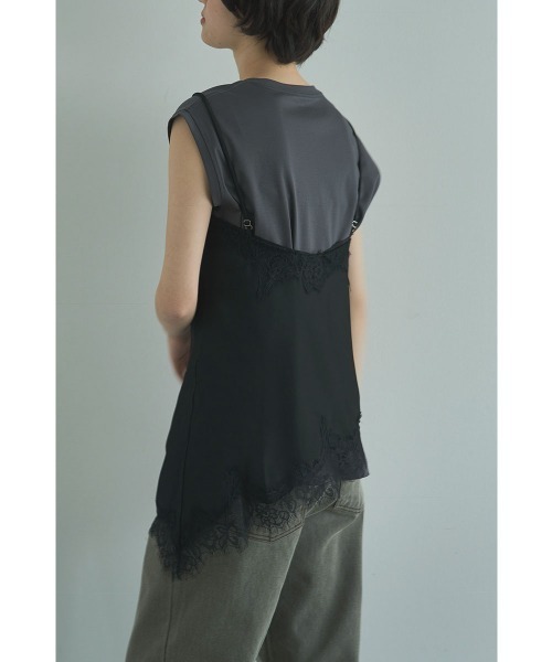 marjour(マージュール)の「LAYERED SATIN LACE CAMISOLE(キャミソール・レディース・オフホワイト/ブラック・M)」の4枚目の写真