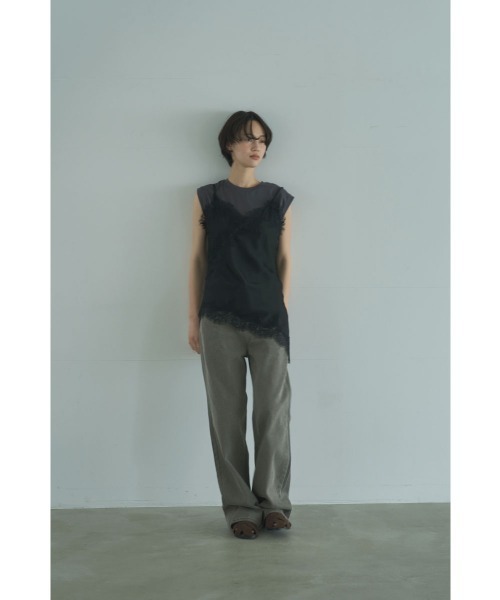 marjour(マージュール)の「LAYERED SATIN LACE CAMISOLE(キャミソール・レディース・オフホワイト/ブラック・M)」の5枚目の写真