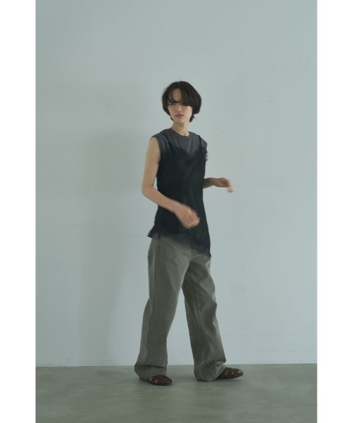 marjour(マージュール)の「LAYERED SATIN LACE CAMISOLE(キャミソール・レディース・オフホワイト/ブラック・M)」の6枚目の写真