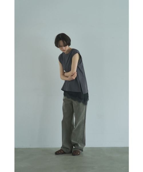 marjour(マージュール)の「LAYERED SATIN LACE CAMISOLE(キャミソール・レディース・オフホワイト/ブラック・M)」の9枚目の写真