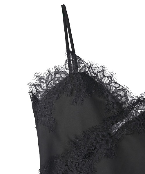 marjour(マージュール)の「LAYERED SATIN LACE CAMISOLE(キャミソール・レディース・オフホワイト/ブラック・M)」の19枚目の写真