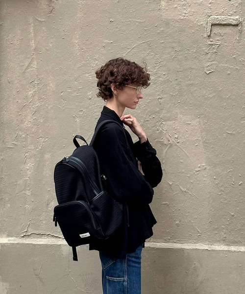 q bag paris(キューバッグパリ)の「nest louvre parents ネストルーブル ペアレンツ(バックパック/リュック・レディース・ライトグレー/ブラック/グレー/ダークグレー/ライトブラック/ライトベージュ・FREE)」の1枚目の写真