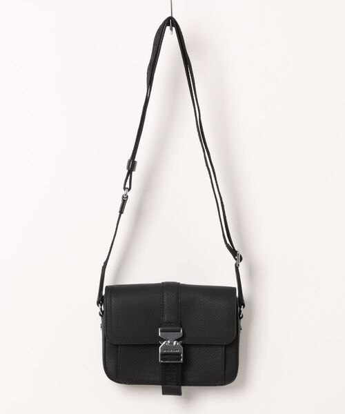 MICHAEL KORS(マイケルコース)の「HUDSON ペブルレザー アビエーター クロスボディ(ショルダーバッグ・メンズ・ブラック・FREE)」の4枚目の写真