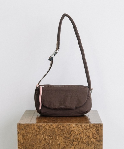 Beau're（ヴュレ）の「BEAURE Nylon Mini Shoulder（ショルダーバッグ・レディース・ブルー/ブラック/チョコ・FREE）」の2枚目の写真