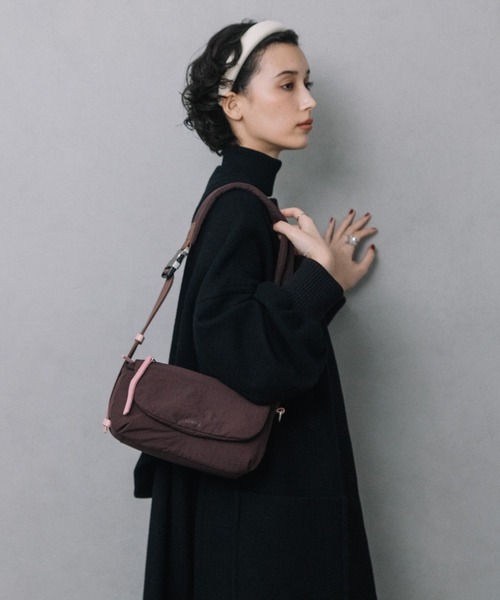 Beau're（ヴュレ）の「BEAURE Nylon Mini Shoulder（ショルダーバッグ・レディース・ブルー/ブラック/チョコ・FREE）」の4枚目の写真