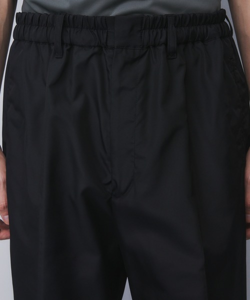 UNITED TOKYO(ユナイテッドトウキョウ)の「【数量限定】DRY SILK TAFFETA SEAMLESS PANTS |高級素材/シルク/撥水性/防シワ/接触冷感/軽量(スラックス・メンズ・ブラック/ダークブラウン/グレイッシュベージュ・1/2)」の16枚目の写真