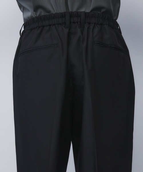 UNITED TOKYO(ユナイテッドトウキョウ)の「【数量限定】DRY SILK TAFFETA SEAMLESS PANTS |高級素材/シルク/撥水性/防シワ/接触冷感/軽量(スラックス・メンズ・ブラック/ダークブラウン/グレイッシュベージュ・1/2)」の18枚目の写真