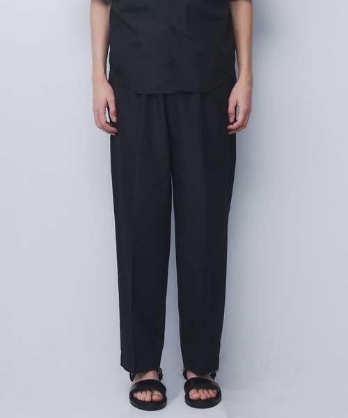 UNITED TOKYO(ユナイテッドトウキョウ)の「【数量限定】DRY SILK TAFFETA SEAMLESS PANTS |高級素材/シルク/撥水性/防シワ/接触冷感/軽量(スラックス・メンズ・ブラック/ダークブラウン/グレイッシュベージュ・1/2)」の8枚目の写真