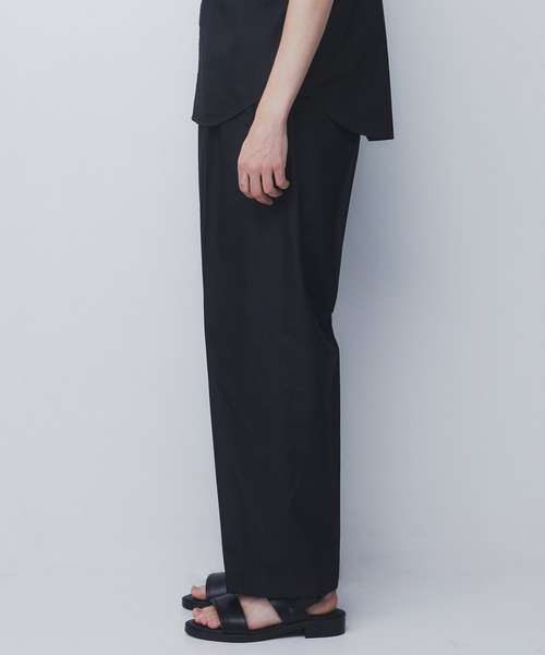 UNITED TOKYO(ユナイテッドトウキョウ)の「【数量限定】DRY SILK TAFFETA SEAMLESS PANTS |高級素材/シルク/撥水性/防シワ/接触冷感/軽量(スラックス・メンズ・ブラック/ダークブラウン/グレイッシュベージュ・1/2)」の9枚目の写真