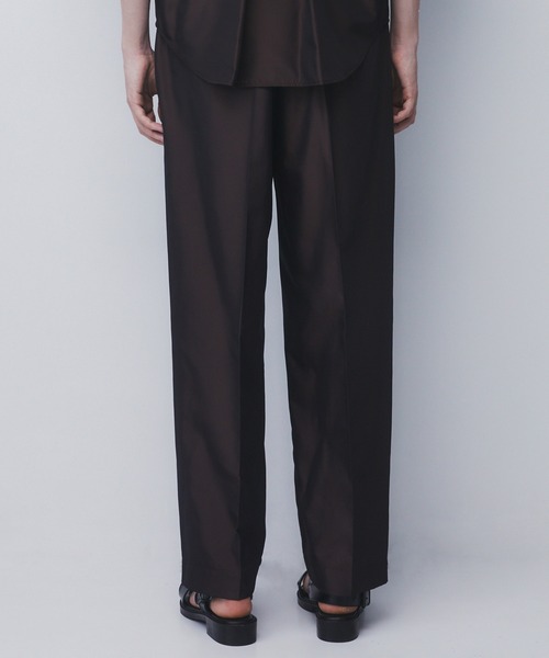 UNITED TOKYO(ユナイテッドトウキョウ)の「【数量限定】DRY SILK TAFFETA SEAMLESS PANTS |高級素材/シルク/撥水性/防シワ/接触冷感/軽量(スラックス・メンズ・ブラック/ダークブラウン/グレイッシュベージュ・1/2)」の13枚目の写真