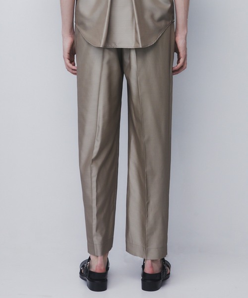 UNITED TOKYO(ユナイテッドトウキョウ)の「【数量限定】DRY SILK TAFFETA SEAMLESS PANTS |高級素材/シルク/撥水性/防シワ/接触冷感/軽量(スラックス・メンズ・ブラック/ダークブラウン/グレイッシュベージュ・1/2)」の15枚目の写真