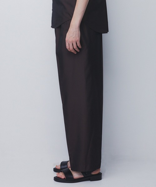 UNITED TOKYO(ユナイテッドトウキョウ)の「【数量限定】DRY SILK TAFFETA SEAMLESS PANTS |高級素材/シルク/撥水性/防シワ/接触冷感/軽量(スラックス・メンズ・ブラック/ダークブラウン/グレイッシュベージュ・1/2)」の12枚目の写真