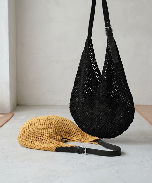 STYLE DELI（スタイルデリ）の「【BLK001】軽量メッシュ編みペーパーテイストトートバッグ（トートバッグ・レディース・ブラック/イエロー・FREE）」の7枚目の写真