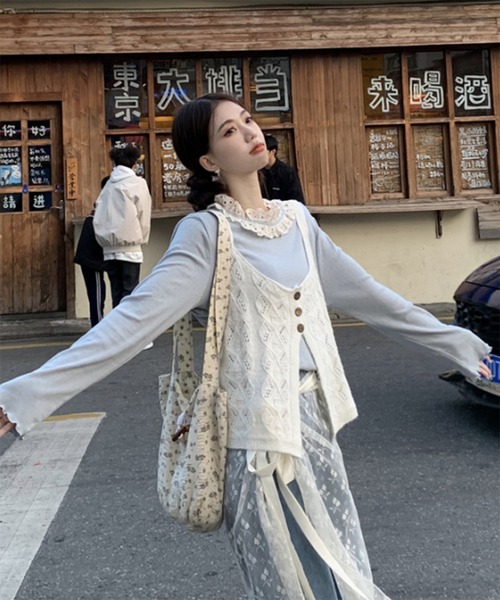AsheKsha（アシクシャ）の「レース襟フレアスリーブニット 2 点セット（インナー＋透かしベスト）（セットアップ・レディース・ブルー・M）」の6枚目の写真