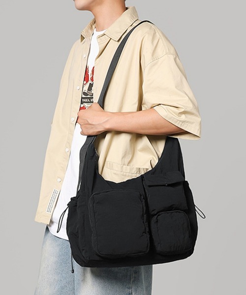 STYLEBLOCK(スタイルブロック)の「大容量2WAYマルチポケットナイロンショルダーバッグ/A4サイズ収納可(ショルダーバッグ・レディース・グレー/ブラック・FREE)」の1枚目の写真