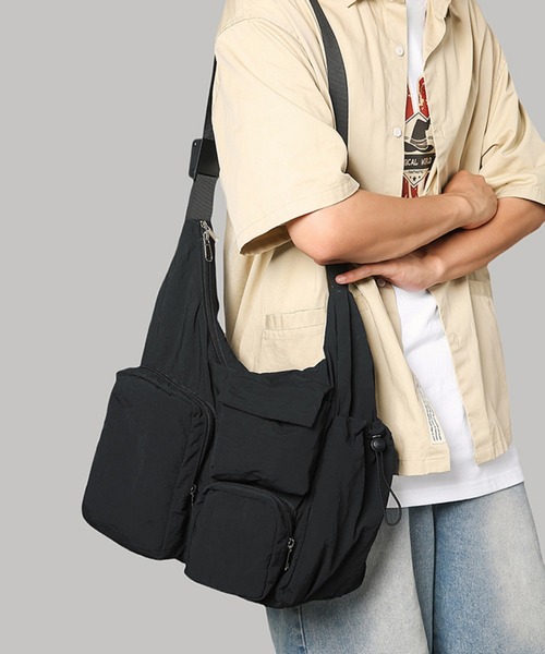 STYLEBLOCK(スタイルブロック)の「大容量2WAYマルチポケットナイロンショルダーバッグ/A4サイズ収納可(ショルダーバッグ・レディース・グレー/ブラック・FREE)」の3枚目の写真
