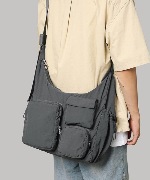 STYLEBLOCK(スタイルブロック)の「大容量2WAYマルチポケットナイロンショルダーバッグ/A4サイズ収納可(ショルダーバッグ・レディース・グレー/ブラック・FREE)」の15枚目の写真