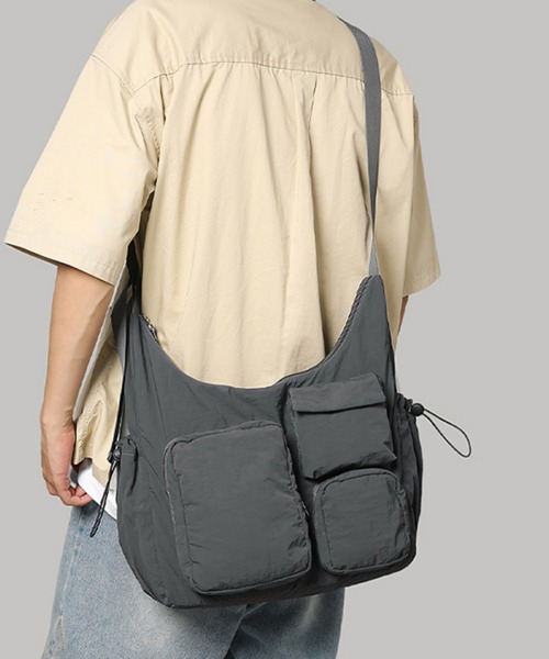 STYLEBLOCK(スタイルブロック)の「大容量2WAYマルチポケットナイロンショルダーバッグ/A4サイズ収納可(ショルダーバッグ・レディース・グレー/ブラック・FREE)」の16枚目の写真