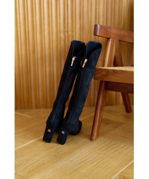 MISTREASS（ミストレアス）の「Logo Accent Square Toe Suede Long Boots（ブーツ・レディース・ベージュ/ブラック・MEDIUM/SMALL/LARGE）」の2枚目の写真