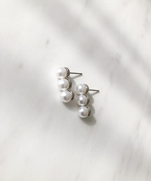 スリーパールモチーフメタルベースピアス