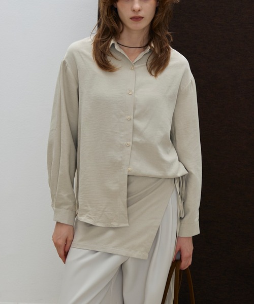 Aunue（オーヌ）の「【2点セット】スエードタッチシャツ×ウエストラップレイヤードset（シャツ/ブラウス・レディース・ブラウン/ベージュ・FREE）」の2枚目の写真