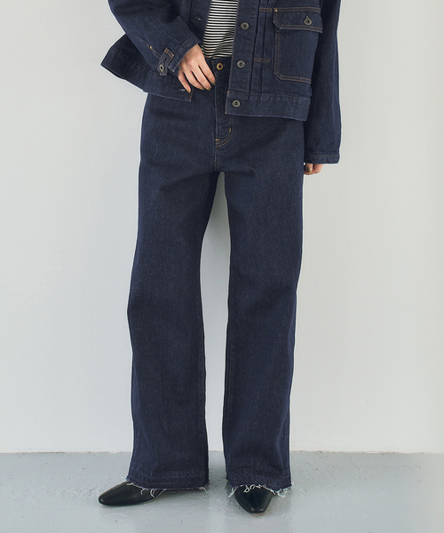 Spick & Span(スピックアンドスパン)の「《40周年 / 》5 1/2 40th LOOSE-STRAIGHT DENIM(デニムパンツ・レディース・ネイビー・29/28/27/26)」の4枚目の写真