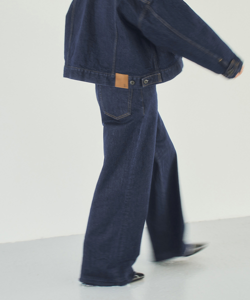 Spick & Span(スピックアンドスパン)の「《40周年 / 》5 1/2 40th LOOSE-STRAIGHT DENIM(デニムパンツ・レディース・ネイビー・29/28/27/26)」の5枚目の写真
