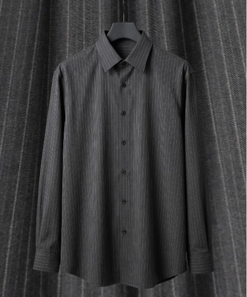 UNITED TOKYO(ユナイテッドトウキョウ)の「新作【数量限定生産】LORO PIANA FABRIC ITALIAN SHIRT |高級素材/滑らかさ/防臭/透湿性(シャツ/ブラウス・メンズ・グレイッシュベージュ/ダークグレー・2/1)」の1枚目の写真