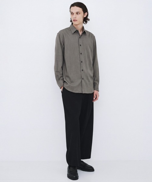 UNITED TOKYO(ユナイテッドトウキョウ)の「新作【数量限定生産】LORO PIANA FABRIC ITALIAN SHIRT |高級素材/滑らかさ/防臭/透湿性(シャツ/ブラウス・メンズ・グレイッシュベージュ/ダークグレー・2/1)」の4枚目の写真