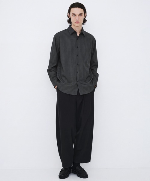 UNITED TOKYO(ユナイテッドトウキョウ)の「新作【数量限定生産】LORO PIANA FABRIC ITALIAN SHIRT |高級素材/滑らかさ/防臭/透湿性(シャツ/ブラウス・メンズ・グレイッシュベージュ/ダークグレー・2/1)」の3枚目の写真