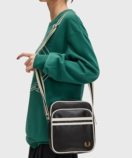 フレッドペリー　ショルダーバッグ FRED PERRY（フレッドペリー）の「Pique Side Bag（ショルダー