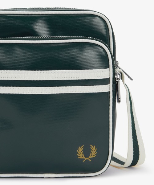 FRED PERRY（フレッドペリー）の「Classic Side Bag／クラシックサイドバッグ（ショルダーバッグ・メンズ・ブラック/ネイビー/ダークグリーン/ベージュ/グリーン・ONE SIZE）」の14枚目の写真