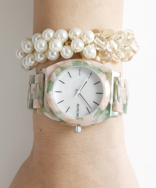 NIXON（ニクソン）の「THE TIME TELLER ACETATE（アナログ腕時計・レディース・パープル/エメラルド/カモフラージュ/その他1/その他2/ホワイト系その他/ゴールド系その他/レオパード/パープル系その他/グレー系その他/ブラック系その他/ブラック×ゴールド/ゴールド×ブラウン/ロイヤルブルー/その他3/イエロー系その他/ホワイト×ゴールド/ブラック×シルバー/その他5/その他4/その他6・FREE）」の17枚目の写真