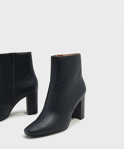 CHARLES & KEITH(チャールズ & キース)の「ベーシックカフブーツ / BASIC CALF BOOTS(ブーツ・レディース・ライトベージュ/ネイビー・22.5cm/25cm/23.5cm/23cm/24.5cm)」の9枚目の写真